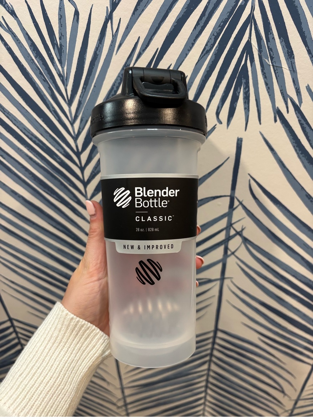 BlenderBottle Classic V2 Shaker Bottle, 28-Ounce, Clear/Black - Picture 5 of 8